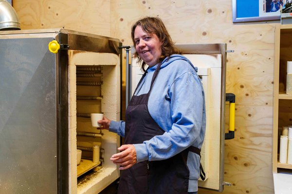 Iets uit de oven halen bij De Diggel.jpg 